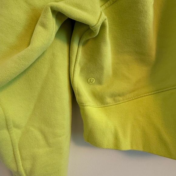 Lululemon Athletica Cropped Hoodie ELLE Sweatshirt, size 4 - Picture 3 of 7